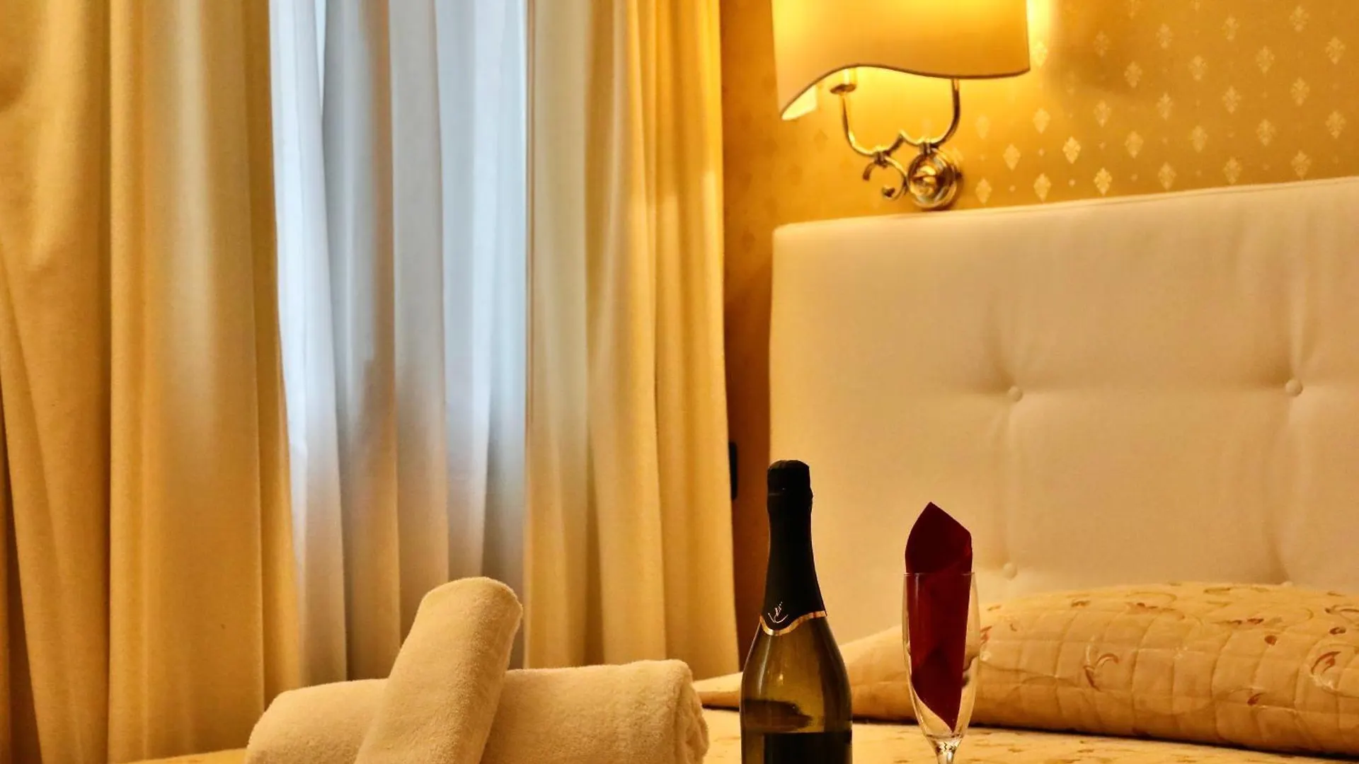 Hotel Noemi Venice 3*,