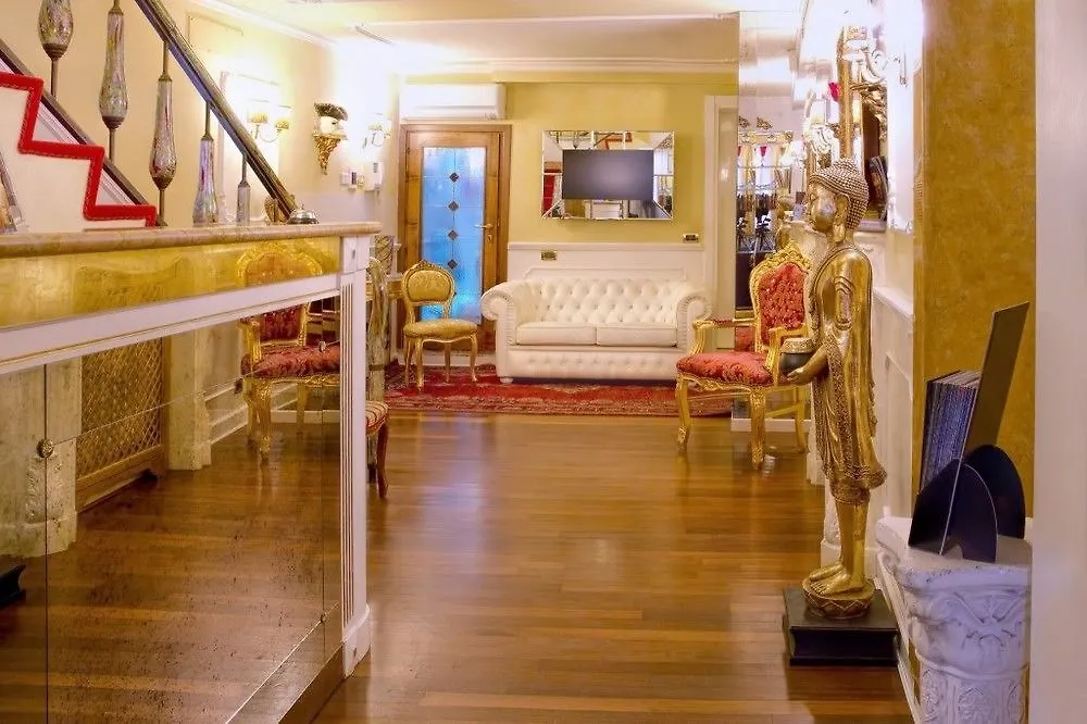 Hotel Noemi Venedik 3*,  İtalya
