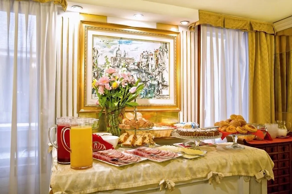 ***  Hotel Noemi Venedik İtalya